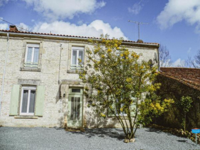 Hotels in Saint-Hilaire-du-Bois